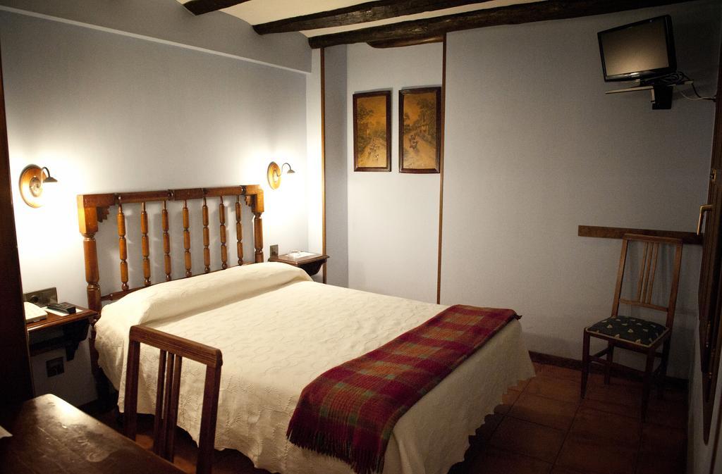Hostal Santa Agueda Tarazona Szoba fotó