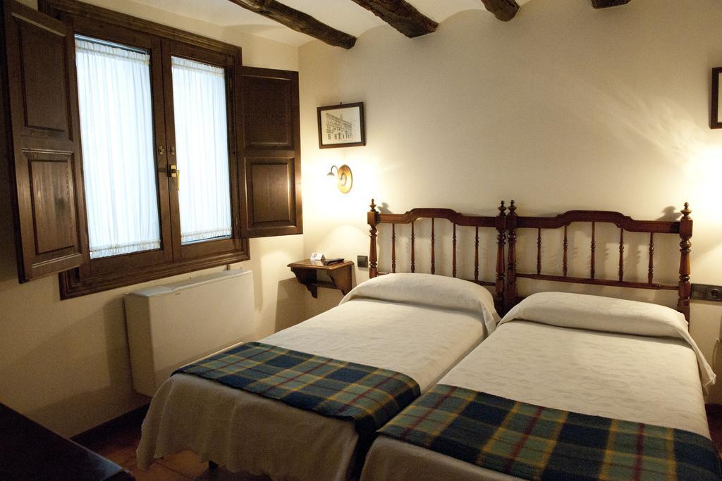 Hostal Santa Agueda Tarazona Szoba fotó