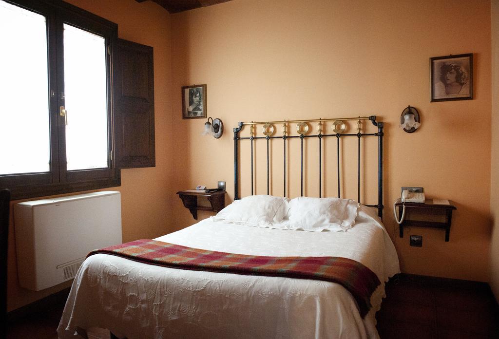 Hostal Santa Agueda Tarazona Szoba fotó