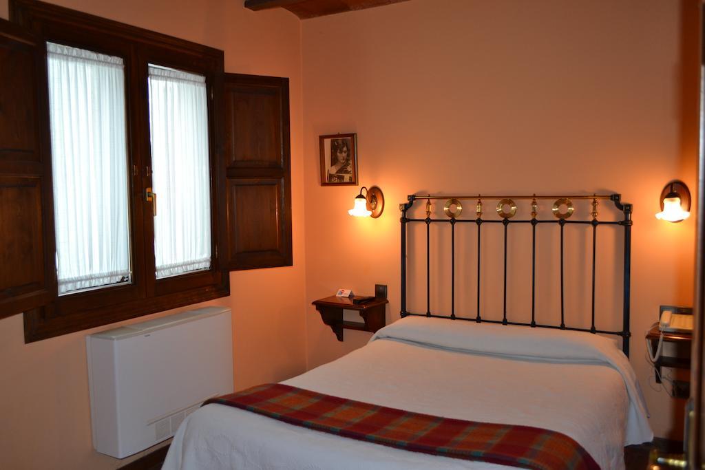 Hostal Santa Agueda Tarazona Szoba fotó