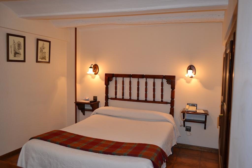 Hostal Santa Agueda Tarazona Szoba fotó
