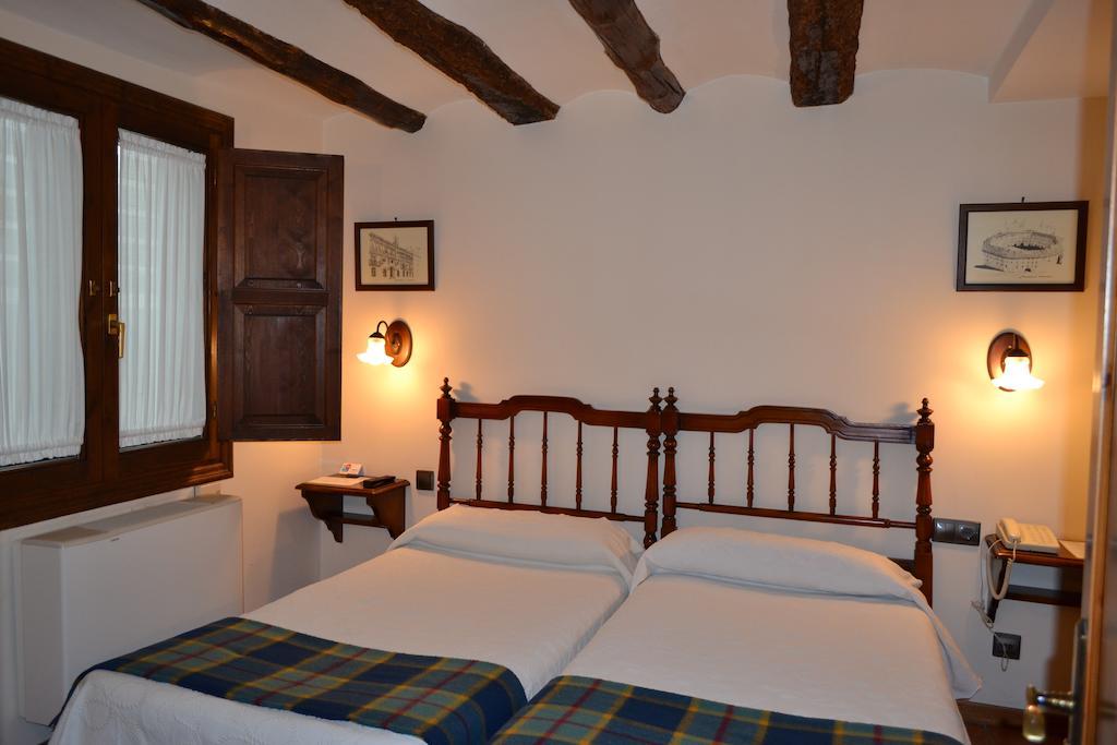 Hostal Santa Agueda Tarazona Szoba fotó