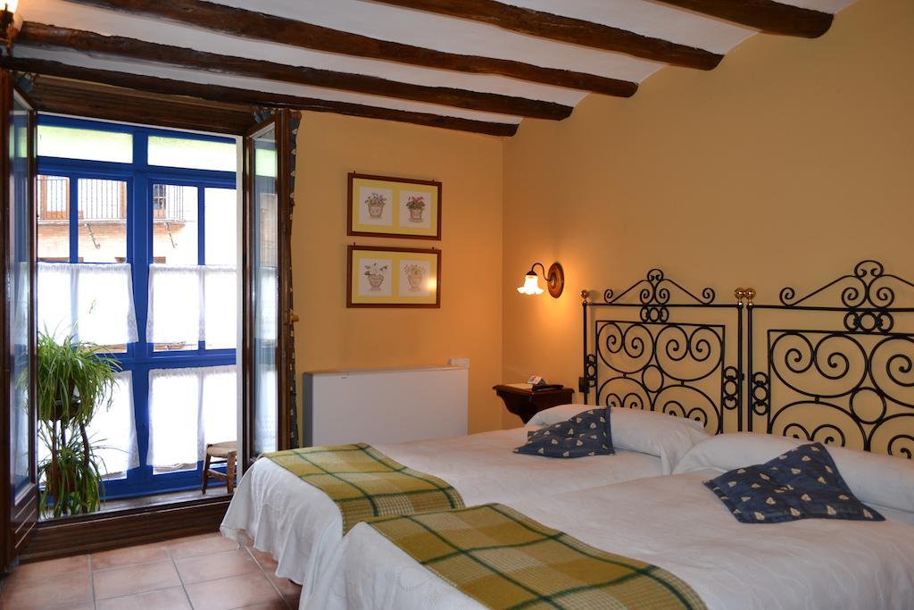 Hostal Santa Agueda Tarazona Szoba fotó