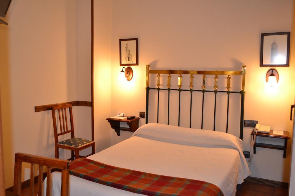 Hostal Santa Agueda Tarazona Szoba fotó